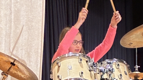 Schlagzeugschülerin