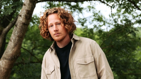 Mann mit roten Haaren 