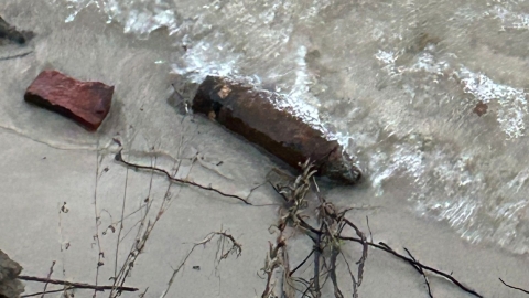 Panzergranate am Rand des Silbersees