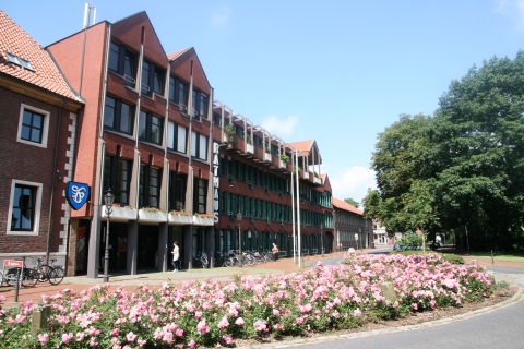 Bild des Rathauses an der Dr.-Conrads-Straße 1