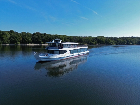 Schiff auf dem See