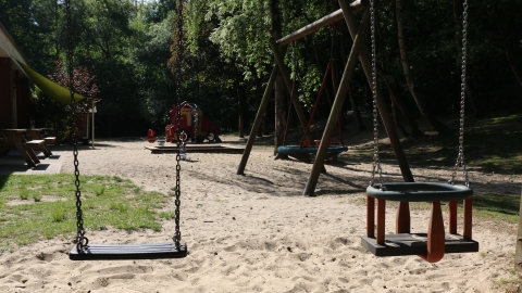 Kitaaussengelände mit Schaukeln