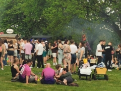 Junge Menschen in Park