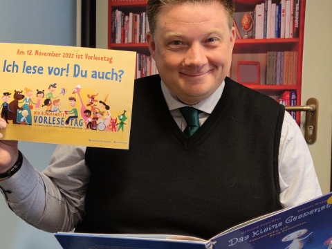 Bild Vorlesetag Bürgermeister Stegemann