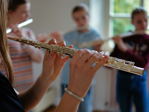 Bild zeigt ein Querflötenensemble