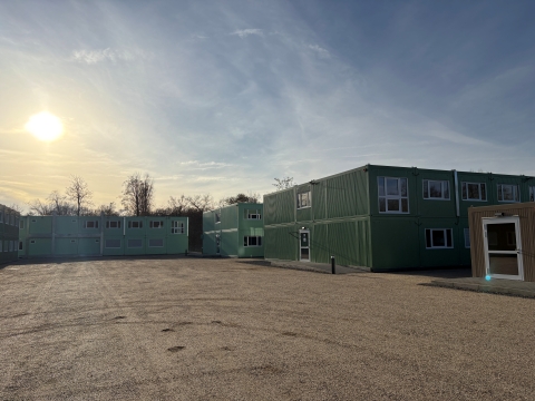 Container bei Sonnenschein