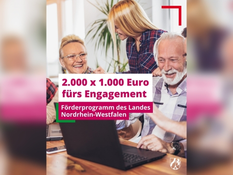 Menschen hinter Laptop