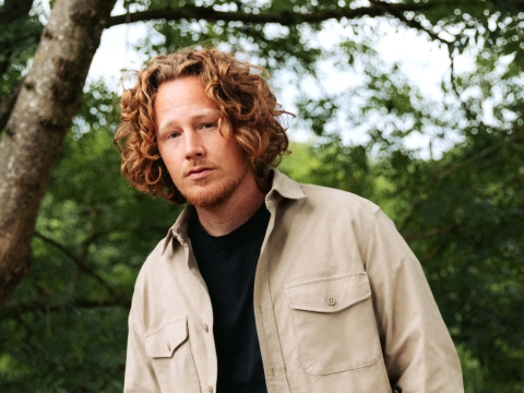 Mann mit roten Haaren 