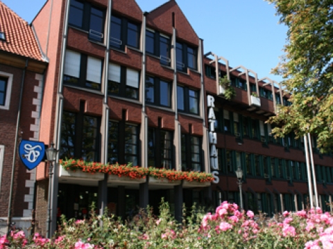 Rathaus Dr.-Conrads-Straße 1