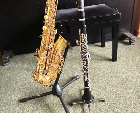 Bild einer Klarinette und eines Saxophons