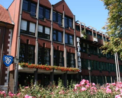 Rathaus Dr.-Conrads-Straße 1
