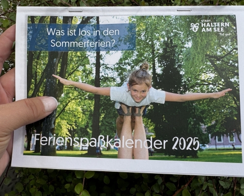 Ein Foto des Ferienspaßkalenders aus dem Jahr 2025